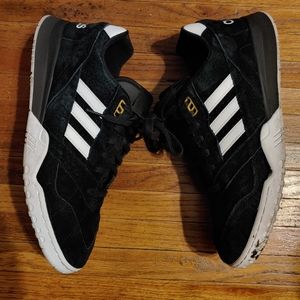 Classic Sued Adidas Black Size 11